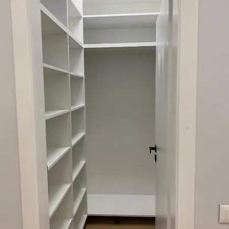 8th Floor Luxury 티라나